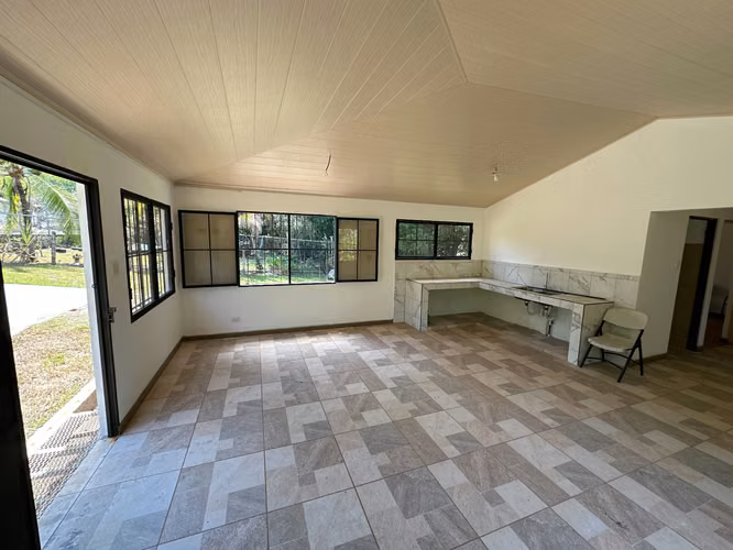 CASA CON PISCINA Y TERRENO DE 1.126 M² EN VENTA — ESPARZA, PUNTARENAS - Imagen 10
