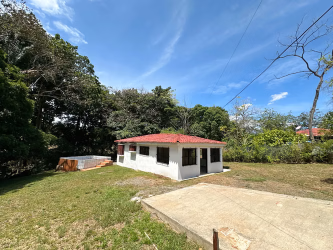 CASA CON PISCINA Y TERRENO DE 1.126 M² EN VENTA — ESPARZA, PUNTARENAS - Imagen 5
