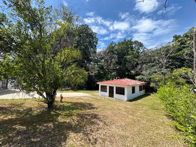 CASA CON PISCINA Y TERRENO DE 1.126 M² EN VENTA — ESPARZA, PUNTARENAS - Imagen 6