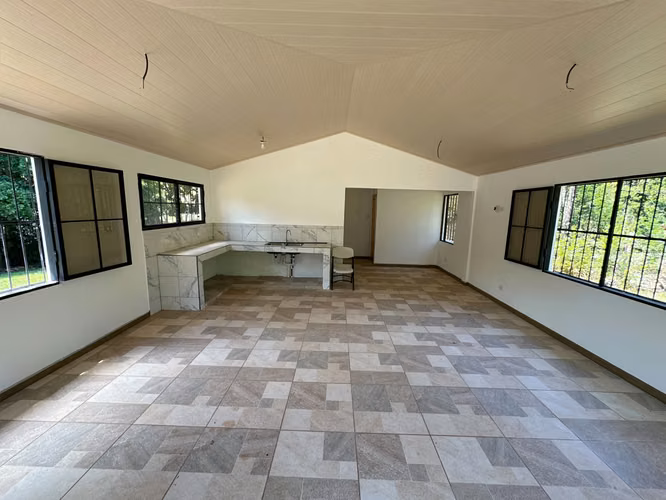 CASA CON PISCINA Y TERRENO DE 1.126 M² EN VENTA — ESPARZA, PUNTARENAS - Imagen 8