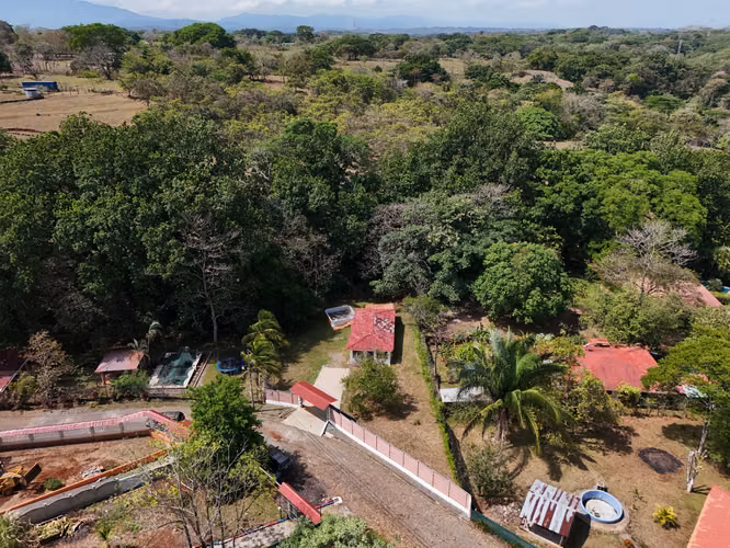 CASA CON PISCINA Y TERRENO DE 1.126 M² EN VENTA — ESPARZA, PUNTARENAS - Imagen 2