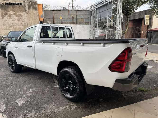 TOYOTA HILUX 2023 MANUAL DIESEL BLANCO
