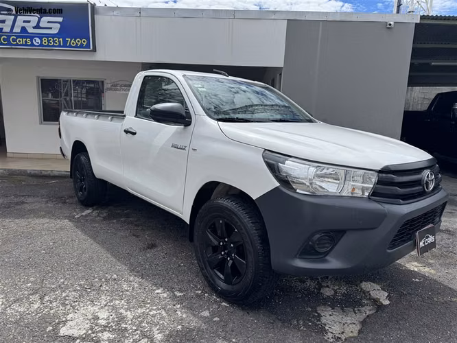TOYOTA HILUX 2023 MANUAL DIESEL BLANCO - Imagen 6