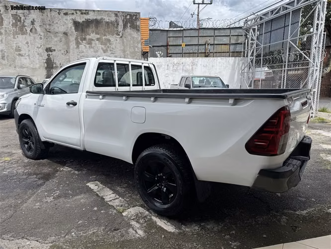 TOYOTA HILUX 2023 MANUAL DIESEL BLANCO - Imagen 4
