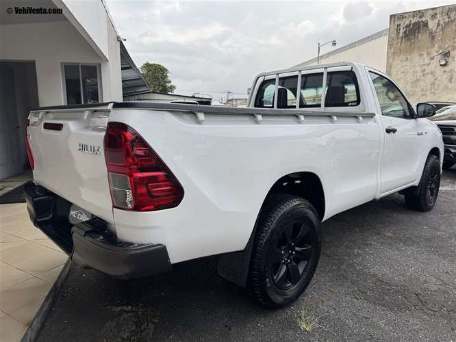 TOYOTA HILUX 2023 MANUAL DIESEL BLANCO