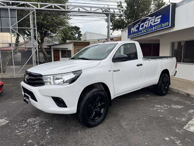 TOYOTA HILUX 2023 MANUAL DIESEL BLANCO