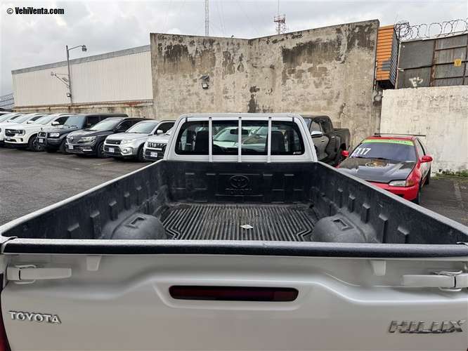 TOYOTA HILUX 2023 MANUAL DIESEL BLANCO