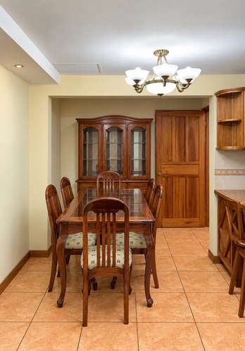 VENTA / Amplia Residencia con Potencial de Ingresos Adicionales en La Uruca, San José - Imagen 7