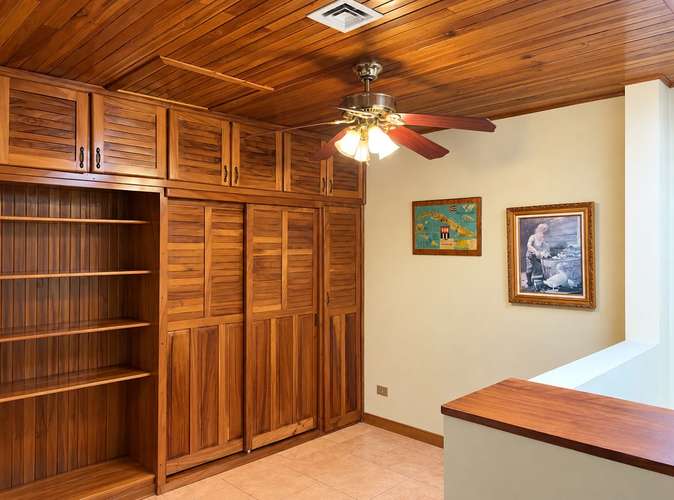 VENTA / Amplia Residencia con Potencial de Ingresos Adicionales en La Uruca, San José - Imagen 10