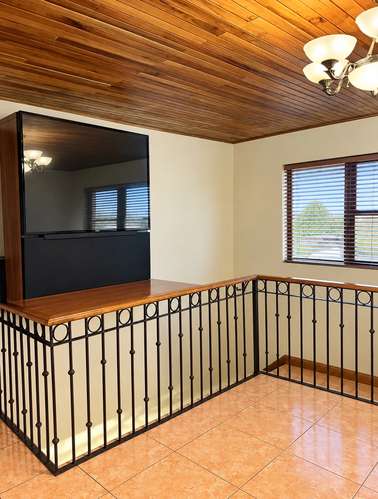 VENTA / Amplia Residencia con Potencial de Ingresos Adicionales en La Uruca, San José - Imagen 11