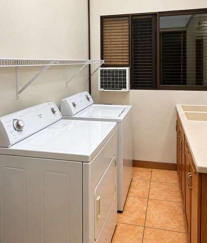 VENTA / Amplia Residencia con Potencial de Ingresos Adicionales en La Uruca, San José - Imagen 9