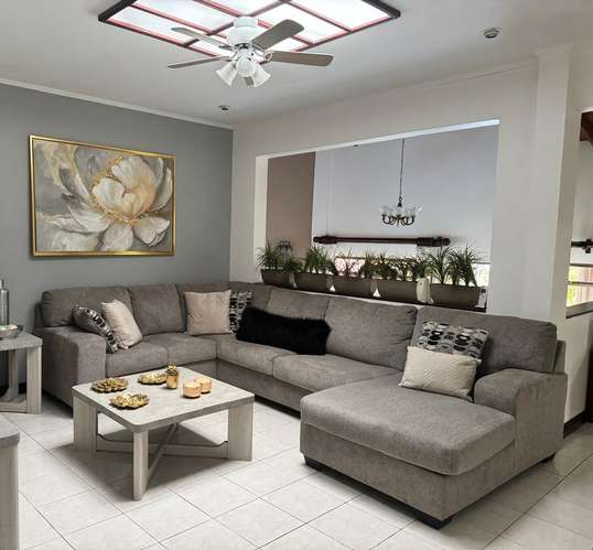 Residencia con Apto Independiente en Altos las Palomas | 1.047 m² | Santa Ana - Imagen 2
