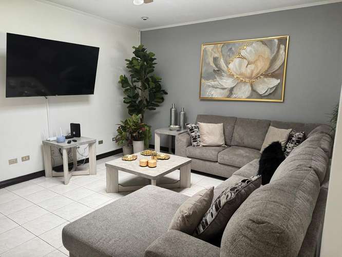 Residencia con Apto Independiente en Altos las Palomas | 1.047 m² | Santa Ana - Imagen 3