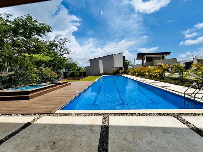 VENTA O ALQUILER DE CASA EN LINDORA VILLAGE 