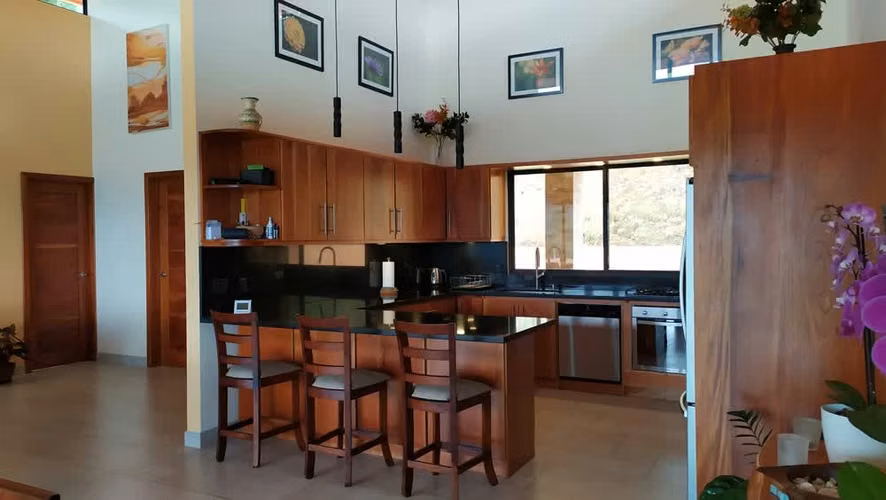 Casa Amueblada con Vistas al Valle en Alquiler a Largo Plazo – Atenas - Imagen 5