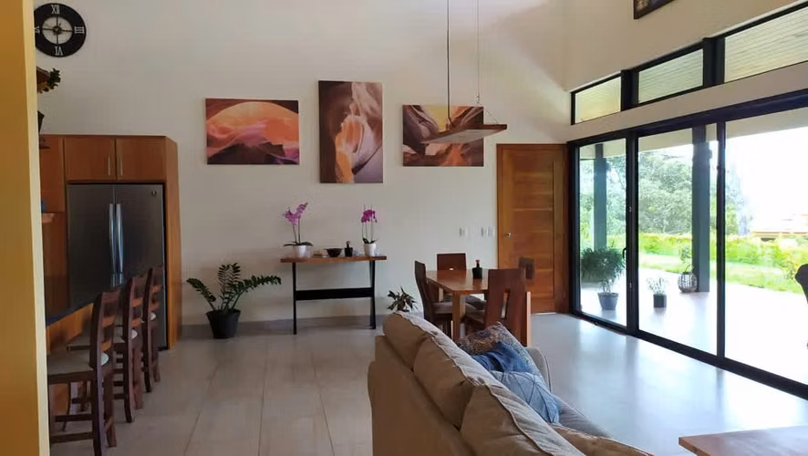 Casa Amueblada con Vistas al Valle en Alquiler a Largo Plazo – Atenas - Imagen 9