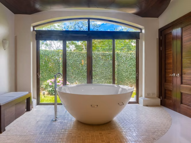Casa de lujo en venta en Bosques de Lindora – Piscina privada y detalles arquitectónicos únicos* - Imagen 19