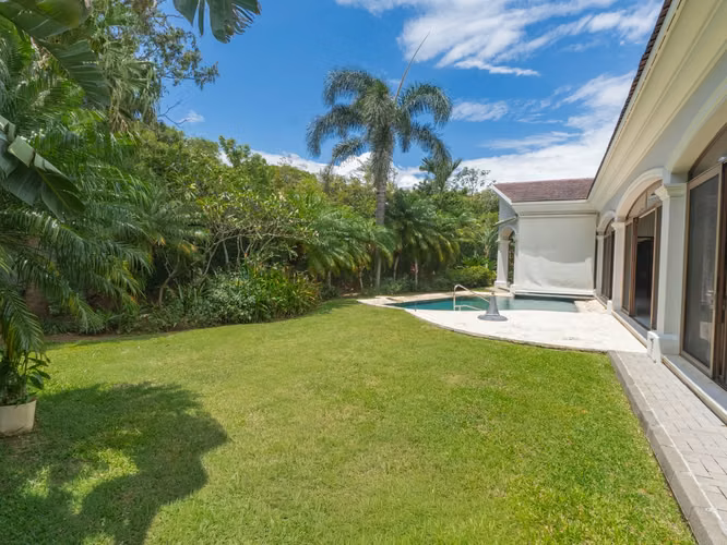 Casa de lujo en venta en Bosques de Lindora – Piscina privada y detalles arquitectónicos únicos* - Imagen 7