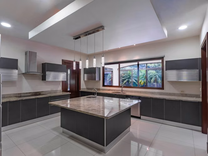 Casa de lujo en venta en Bosques de Lindora – Piscina privada y detalles arquitectónicos únicos* - Imagen 10