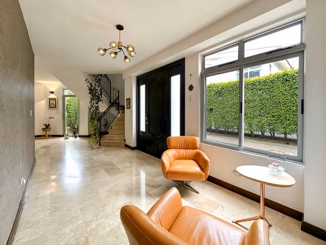 ALQUILER DE CASA EN VALLE DEL SOL - Imagen 2