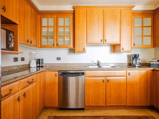 ALQUILER DE PENTHOUSE AMUEBLADO EN CONDOMINIO MILANO –  A LA PAR DE AV. ESCAZÚ