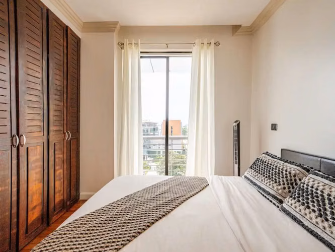 ALQUILER DE PENTHOUSE AMUEBLADO EN CONDOMINIO MILANO –  A LA PAR DE AV. ESCAZÚ