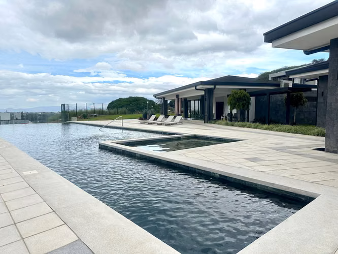 VENTA DE LOTE EN CONDOMINIO VISTA REAL - SANTA ANA - Imagen 2