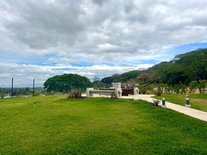 VENTA DE LOTE EN CONDOMINIO VISTA REAL - SANTA ANA - Imagen 9