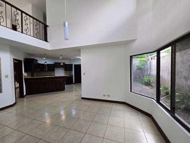 AMPLIA CASA EN CONDOMINIO | 320M2, 3 RECÁMARAS | POZOS DE SANTA ANA