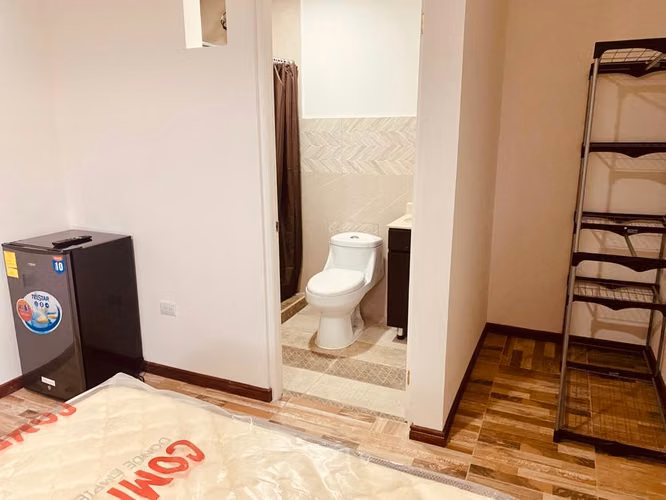 250.000 ALQUILER DE HABITACIÓN AMUEBLADA EN ESCAZÚ CENTRO – EXCELENTE UBICACIÓN/NO COCHERA/NO MASCOTAS - Imagen 11