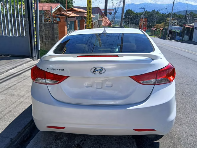 Hyundai elantra  - Imagen 5
