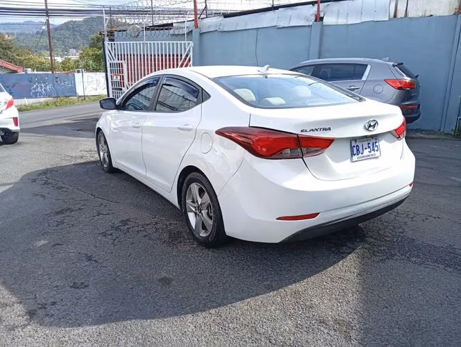 Hyundai elantra  - Imagen 6