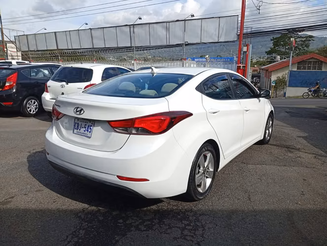 Hyundai elantra  - Imagen 2