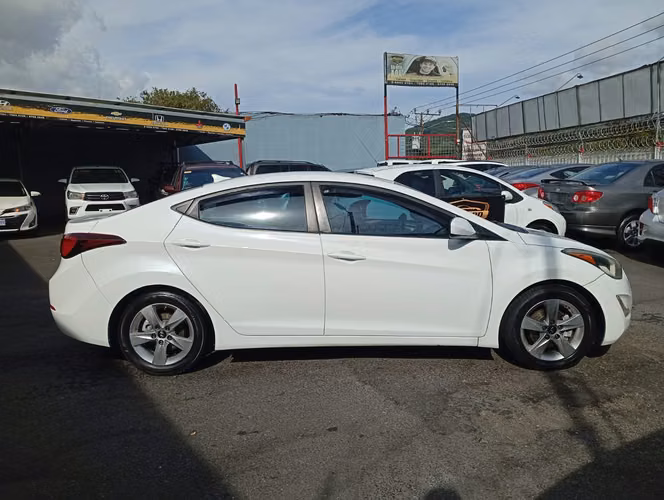 Hyundai elantra  - Imagen 4