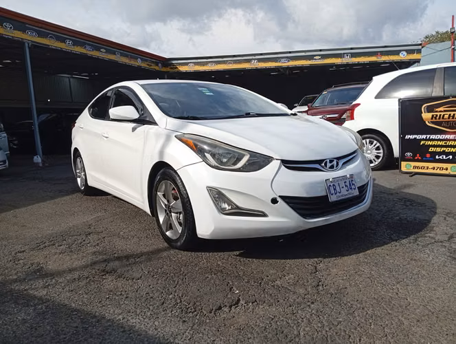 Hyundai elantra  - Imagen 1