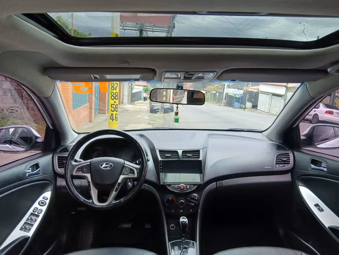 Hyundai accent con quemacocos  - Imagen 7