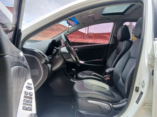 Hyundai accent con quemacocos  - Imagen 2