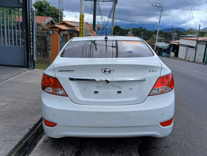 Hyundai accent con quemacocos  - Imagen 5