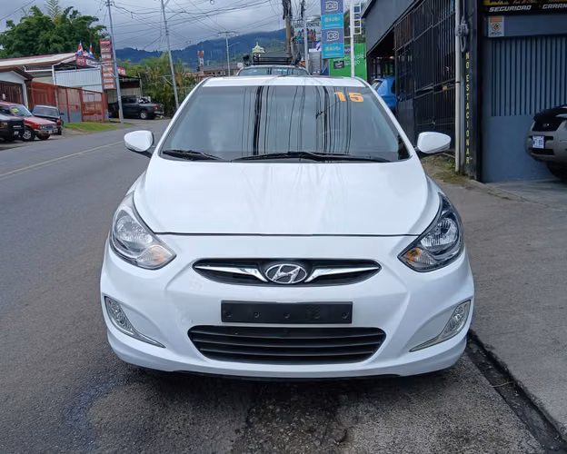 Hyundai accent con quemacocos  - Imagen 4