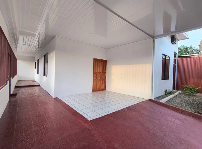 Rent a large house Orotina Downtown