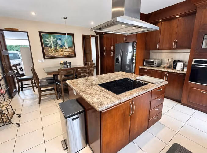 Venta de casa con piscina en condominio en san rafael de Escazú  - Imagen 3