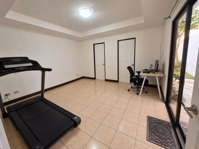 ALQUILER O VENTA DE CASA EN SANTA ANA - Imagen 4