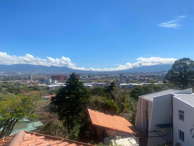Nuevo en el mercado  Casaen condominio, Escazu 3 dormitorios,excelente vista, gran sala enorme. - Imagen 4