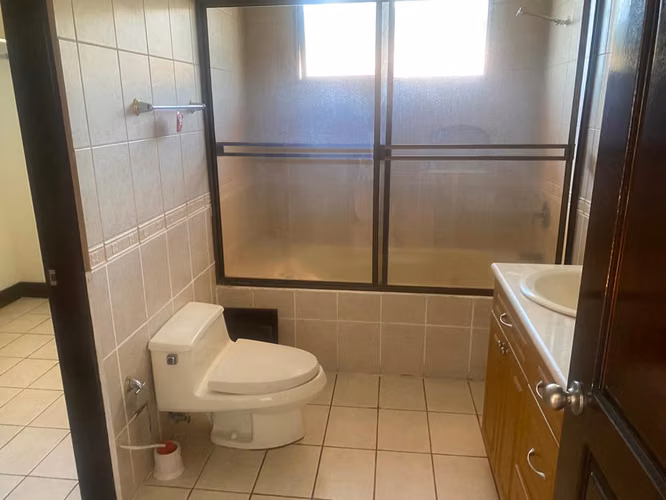 Nuevo en el mercado  Casaen condominio, Escazu 3 dormitorios,excelente vista, gran sala enorme. - Imagen 13