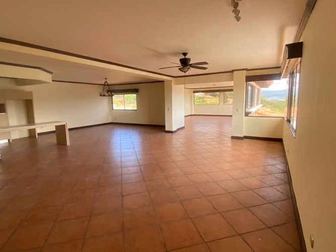 Nuevo en el mercado  Casaen condominio, Escazu 3 dormitorios,excelente vista, gran sala enorme. - Imagen 7