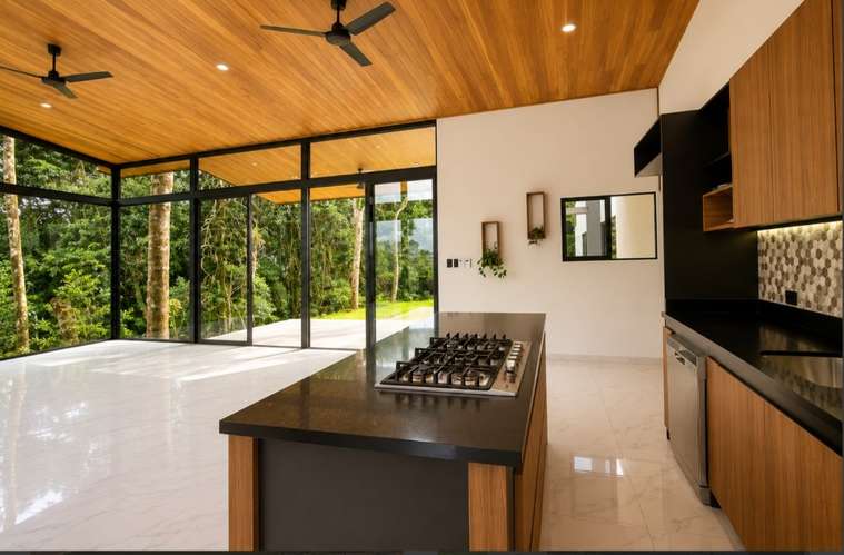 Casa con Piscina en Venta – Barrio Jesús, Atenas - Imagen 2