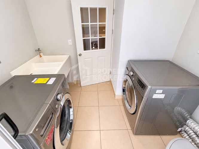 Alquiler de casa | Santa Ana | Línea blanca | 3 hab | Jardín | Terraza | $1550