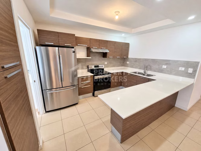 Alquiler de casa | Santa Ana | Línea blanca | 3 hab | Jardín | Terraza | $1550