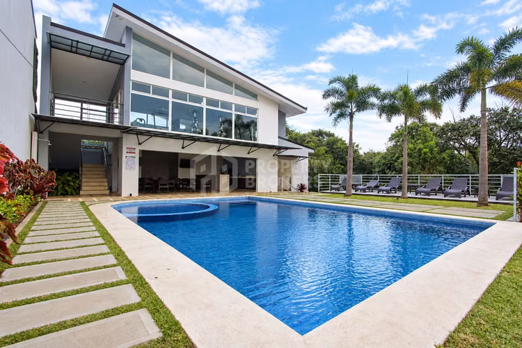 Alquiler de casa | Santa Ana | Línea blanca | 3 hab | Jardín | Terraza | $1550