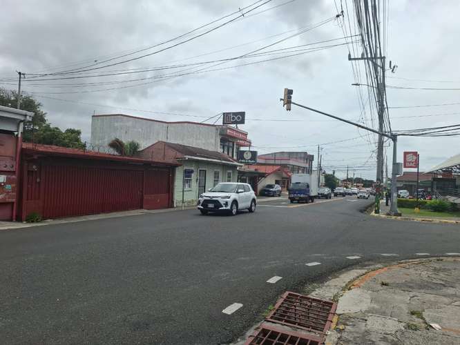 SE VENTE PROPIEDAD EN MORAVIA CENTRO PARA DESARROLLO COMERCIAL Y/O RESIDENCIAL - Imagen 2